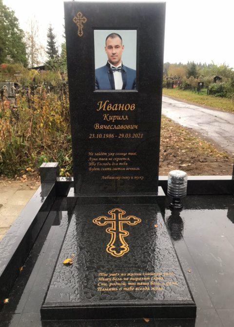 Могильный памятник мужу на могилу под ключ из габбро-диабаза с надгробной плитой