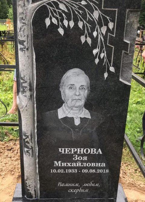 Памятник с деревом береза из черного гранита