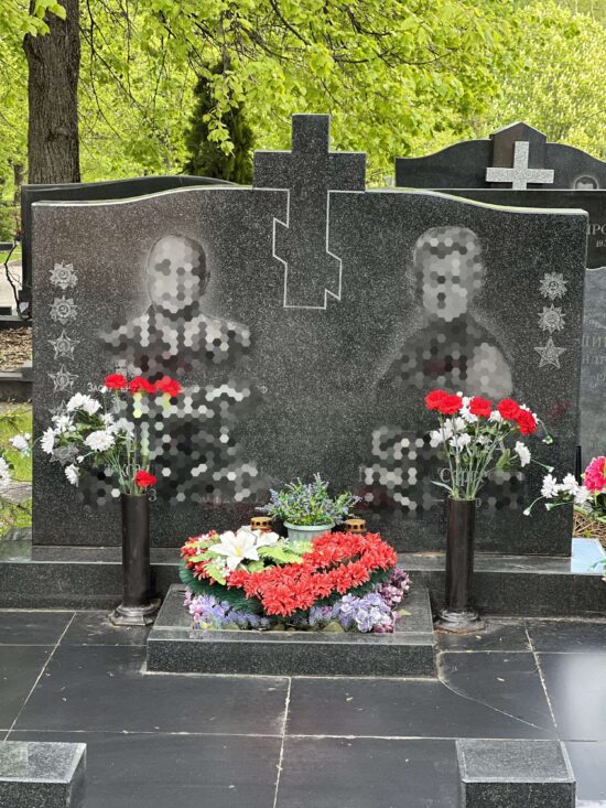 Фото горизонтального памятника с волной и крестом GG3034
