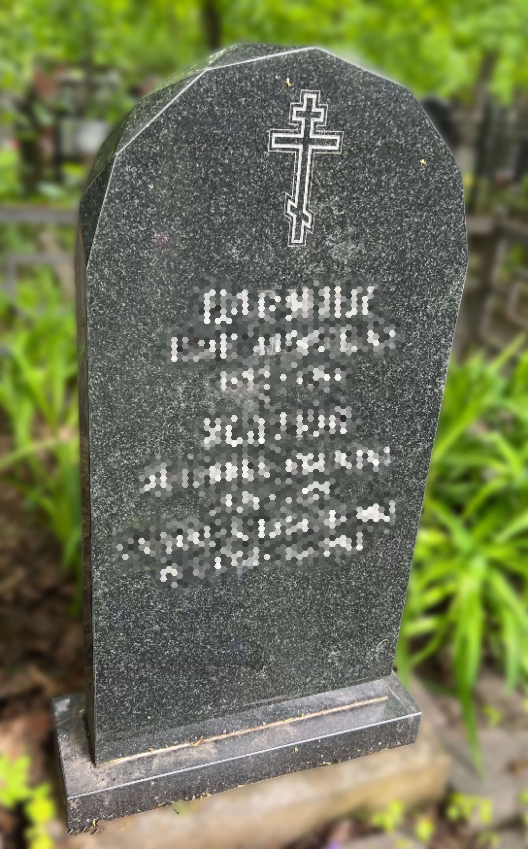 Фото памятника классической формы с резным верхом в виде алмаза GG2063-2