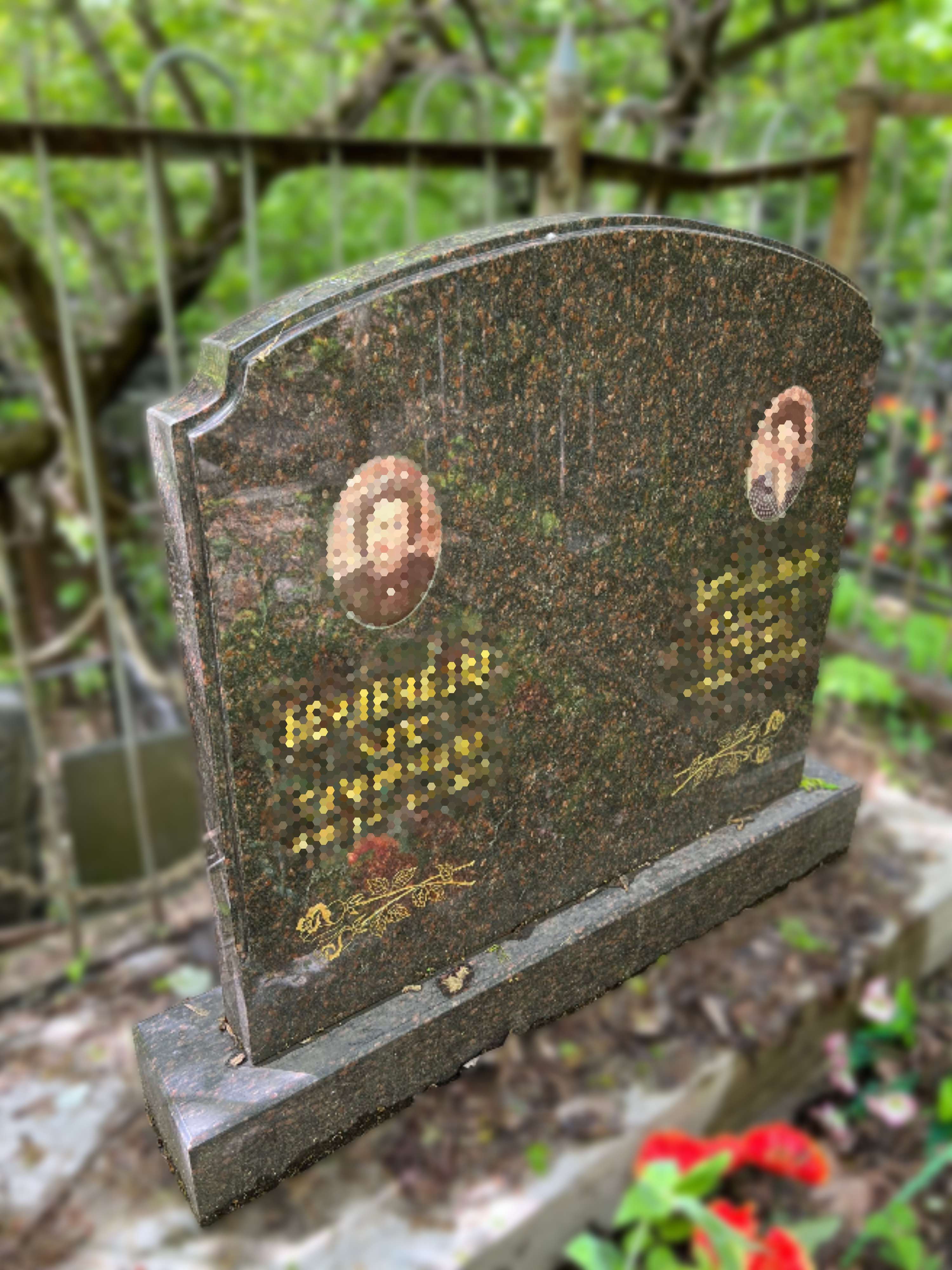 Фото памятника прямоугольной формы с дугообразными вырезами GG3035-2