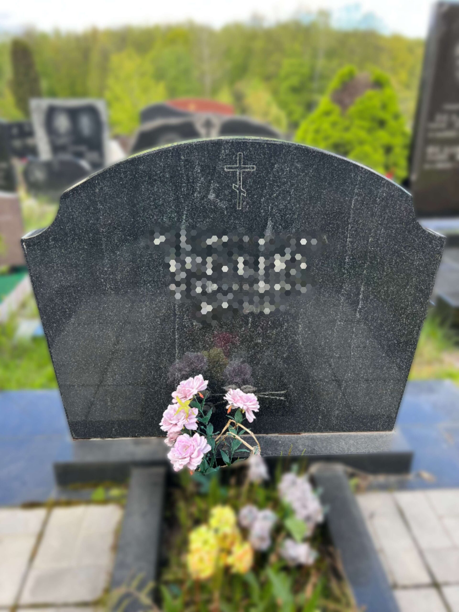 Фото памятника в виде рамки для семейного фото GG3110