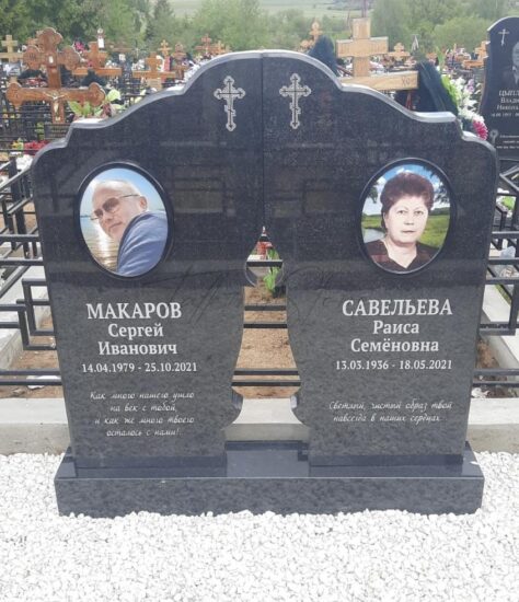 Составной памятник из двух стел со свечой из гранита на могилу